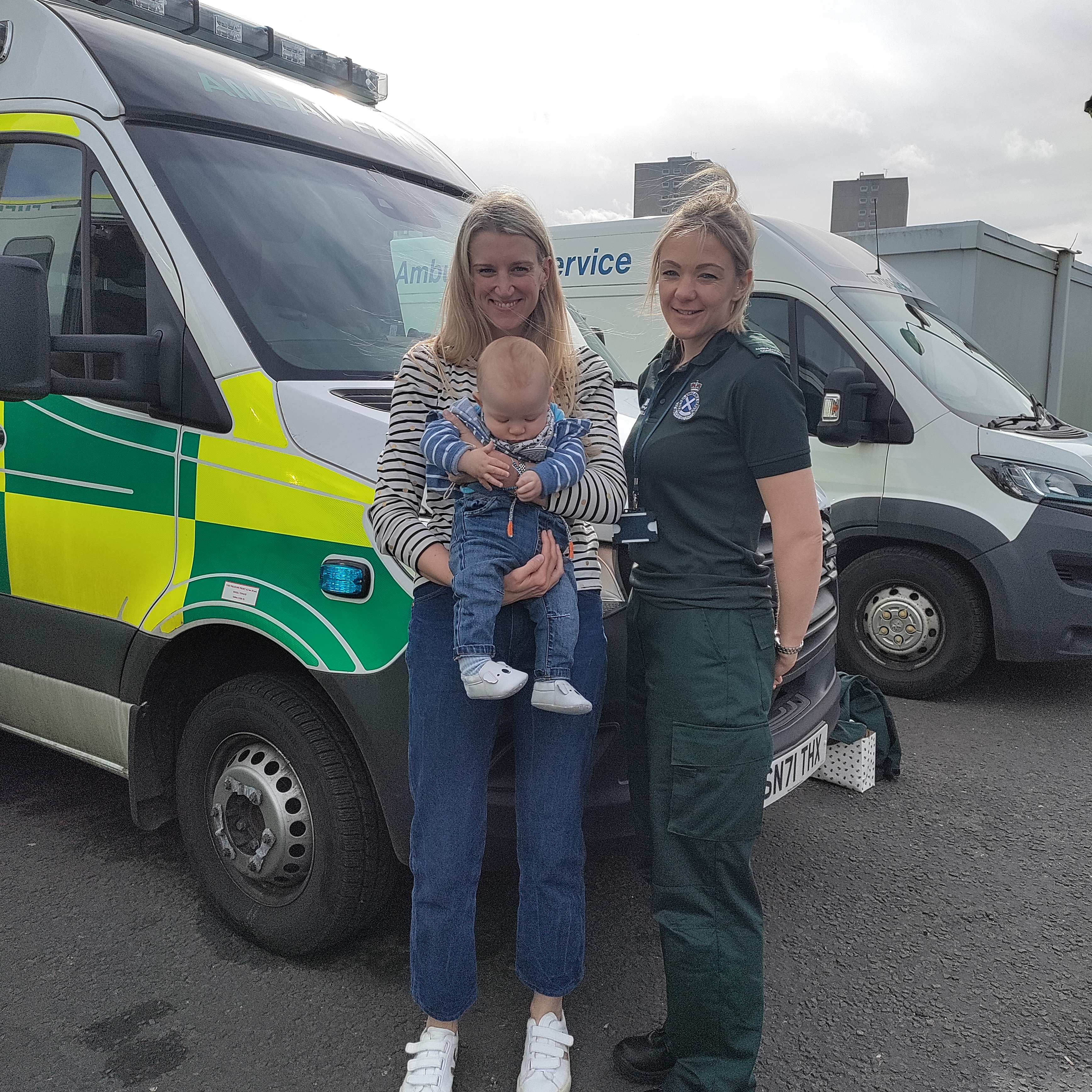 Call handler Lorna meets baby Fraser and mum Alex