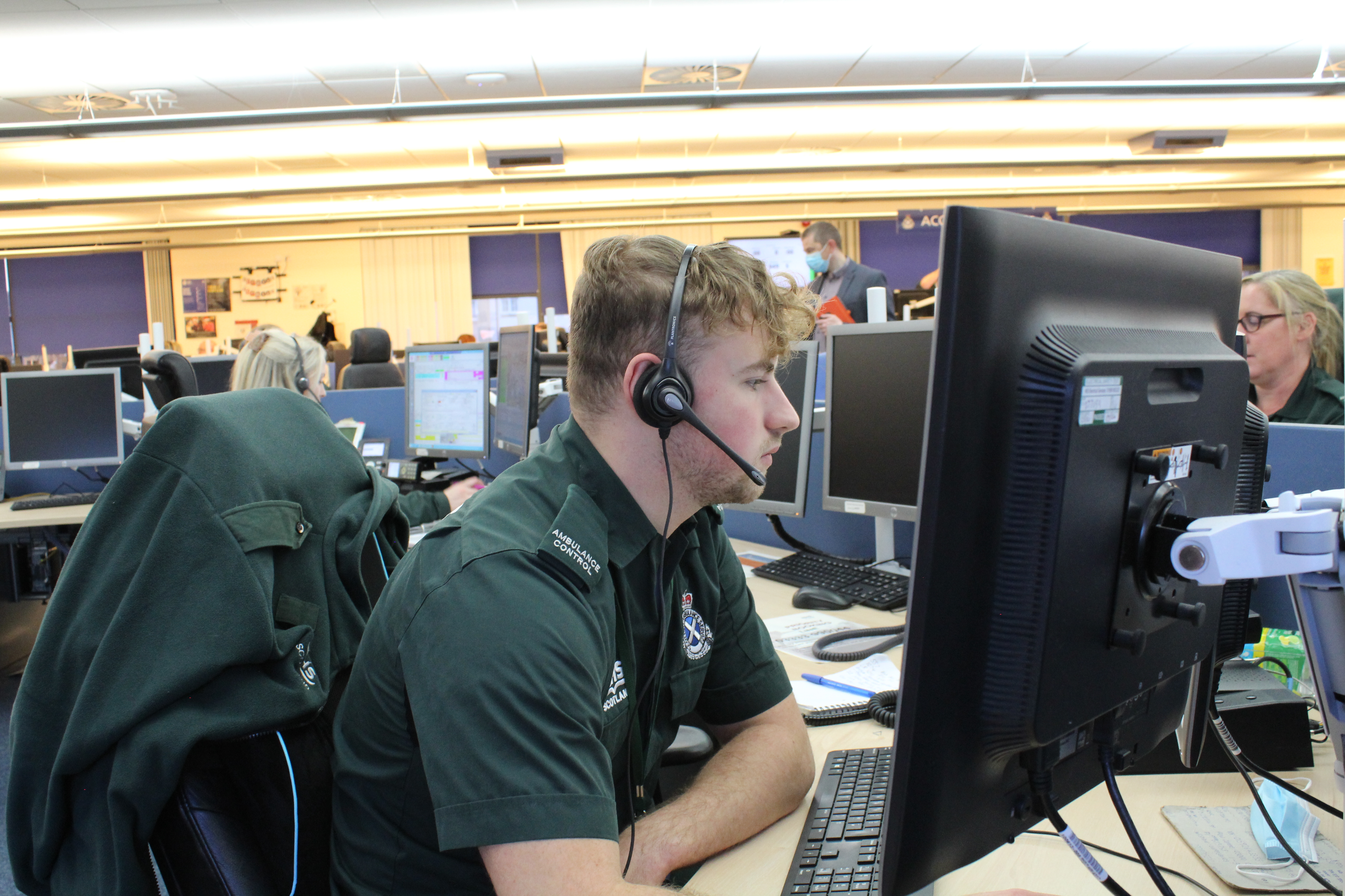 Call handler on the phone in the ACC