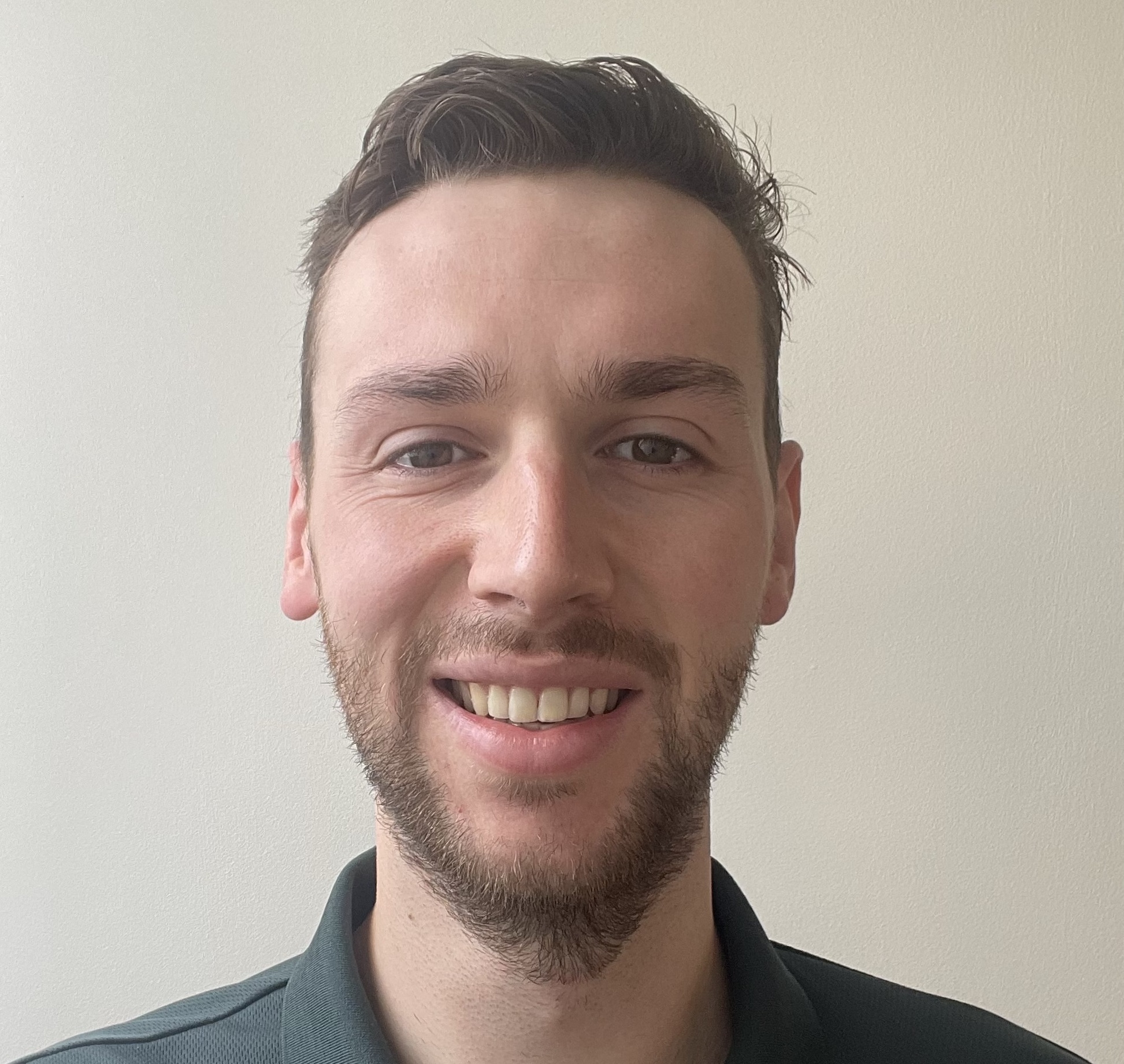 Headshot of Gordon Robertson