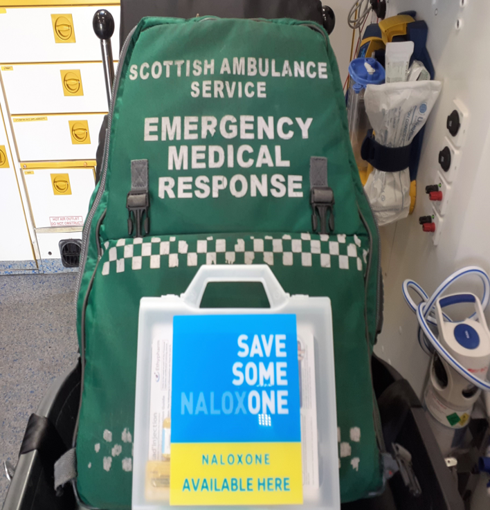 Naloxone kit